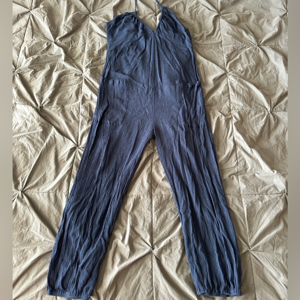 STUNNING Cupshe Plunge Halter Jogger Romper Jumpsuit Size: Large - Picture 6 of 12